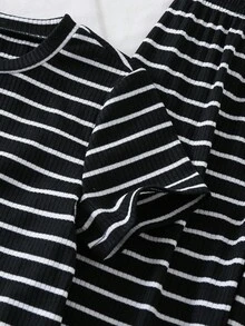 SHEIN Bộ đồ gồm áo thun kẻ sọc và quần ống loe thời trang cho bé gái, thích hợp cho mùa hè và các hoạt động ngoài trời. - Đen và trắng - Xem 7