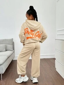 SHEIN Leap Crew Set da 2 pezzi per ragazze pre-adolescenti, giacca con stampa slogan in stile campus oversize e tuta in pile spessa - Cachi - Visualizzare 1