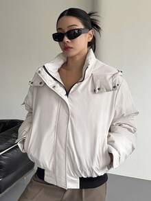 DAZY Chaqueta de invierno para mujer con capucha y cuello de piel sintética en bloques de color