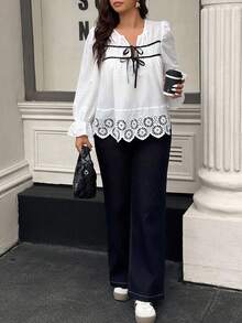 Easura Blouse ample à manches longues et col V pour femmes grandes tailles, avec nœud à l'avant et design ajouré brodé - Blanc - Voir 3