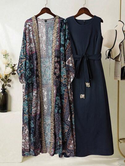 Al Najma Damklänning i enfärgad ärmlös modell + paisleymönstrad morgonrock i arabisk stil