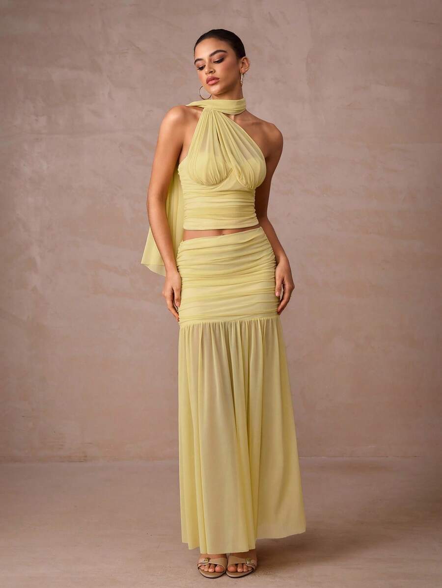 Lumalex Trang phục Thu Đông kín đáo, sang trọng, lấp lánh, dự tiệc, lễ hội, đi chơi, nghỉ dưỡng, phong cách Bohemian, BOHO, ngoài trời, nhiều lớp, mùa cưới, tiệc chiêu đãi, lễ trưởng thành. Bộ 2 món gồm váy lưới dáng suông cổ yếm và ôm sát eo thấp màu vàng dành cho nữ. Bộ hai mảnh màu vàng, bộ váy hai mảnh màu vàng bơ, sang trọng, dự tiệc prom, Giáng sinh và Năm mới.