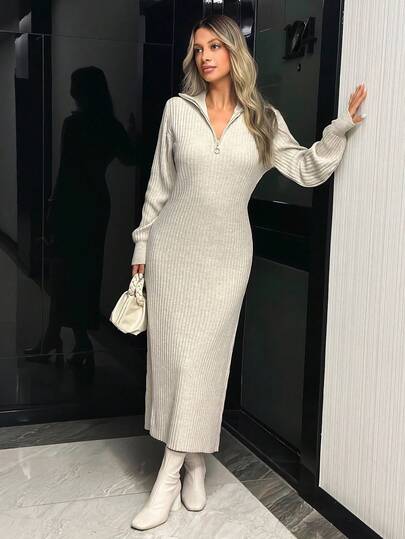 EURMUSE Hellång krämfärgad ribbad stickad klänning med långa ärmar, strukturerad mock-halsringning och funktionell halv dragkedja framtill