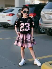 Sparklyn 2 件套年轻女孩休闲数字印花 T 恤和格子百褶裙，夏季 - 彩色 - 查看 6