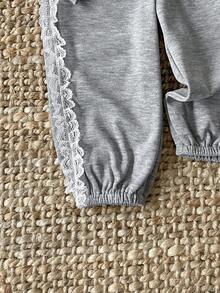 SHEIN 2件套女婴新生儿0-3岁春夏休闲日常百搭蝴蝶结罗纹针织吊带背心+短裤套装，宝宝春夏秋冬装 - 灰色 - 查看 7
