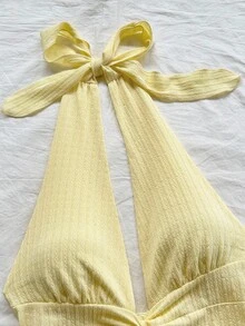 Soleia 女士假期黄色纹理针织吊带蝴蝶结前扭纹细节荷叶边下摆 A 字迷你连衣裙，适合下午茶、街头、度假、分层穿着、派对、约会