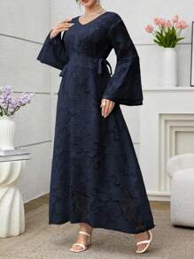 Yasmyna Vestido elegante de estilo árabe con cuello en V, recorte, mangas acampanadas de encaje. Vestido de ocasión especial con estampado floral en azul marino. Vestido largo maxi azul marino de manga larga. Vestido elegante midi