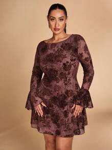 SHEIN BAE 加大码纯棕色纹理 3D 玫瑰花植绒长袖紧身性感露背迷你连衣裙、优雅性感连衣裙、派对连衣裙、3D 花卉连衣裙、露背连衣裙 - 棕色 - 查看 8