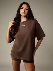 Missguided x Playboy Christmas Relaxed Fit T-Shirt And Cycling Shorts Set - Coffee Brown - View 3