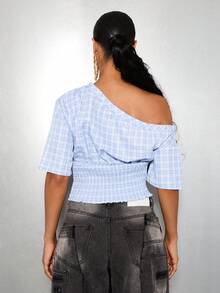 SUMWON WOMEN 露肩数字学院风短款上衣褶皱腰格子贴花字母设计休闲街头风格春夏时尚 - 藍色 - 查看 2