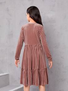 SHEIN Serisse Kids 青少年女孩宽松复古天鹅绒条纹圆领多层长袖连衣裙 - 淺粉色 - 查看 2