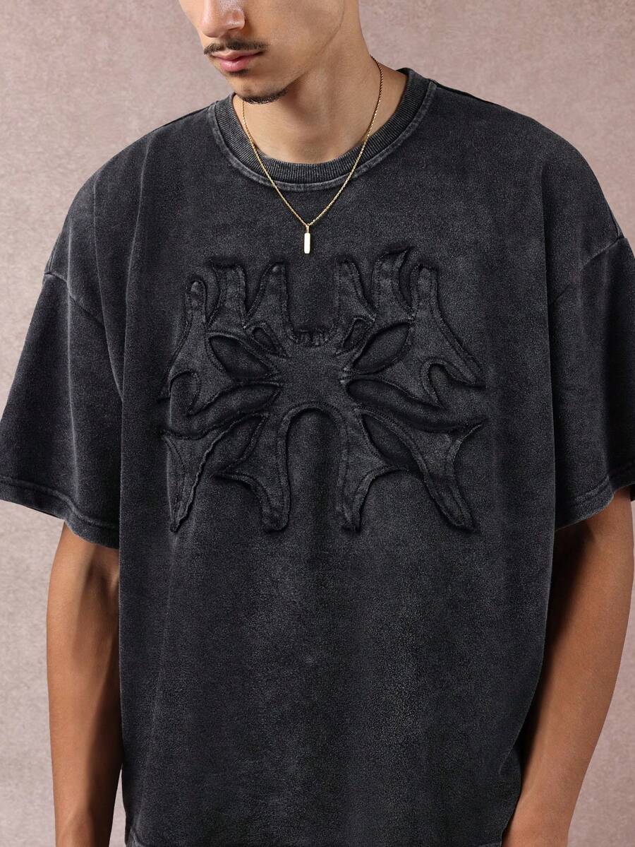 SUMWON 超大号压花哥特十字图案 T 恤另类风格深色垃圾摇滚街头服饰都市时尚复古水洗棉秋冬休闲 - 黑色 - 查看 1