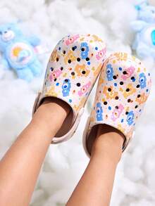 SHEIN X Care Bears 可爱白色卡通图案女孩男孩儿童一脚蹬花园木屐幼儿和儿童防滑透气速干水鞋，轻便耐用的 EVA 材质，适合室内、浴室、游乐场、游泳池、沙滩淋浴拖鞋凉鞋室内外