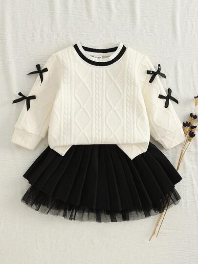 SHEIN Playful Pals 2 件女婴圆领长袖套头衫上衣，配松紧腰百褶裙，黑白，休闲舒适，适合秋季，优雅法式风格，可爱日常穿着和旅行