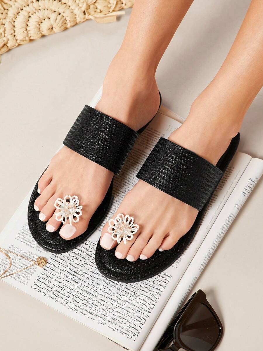 SHUZIA 女式時尚鑲嵌水晶和人造珍珠平底涼鞋 - 黑色 - 查看 1