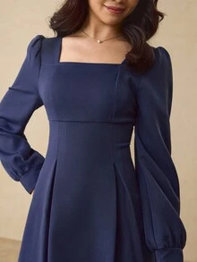Elegante vestito corto minimalista con colletto quadrato, maniche lunghe, vita stretta e colore unito, adatto per adolescenti, laurea, feste di Natale, Ognissanti, autunno