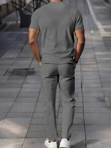 Manfinity Homme Bộ đồ thường ngày cho nam mùa hè áo thun tay ngắn cổ tròn trơn màu kèm quần cạp rút - Màu xám đen - Xem 2