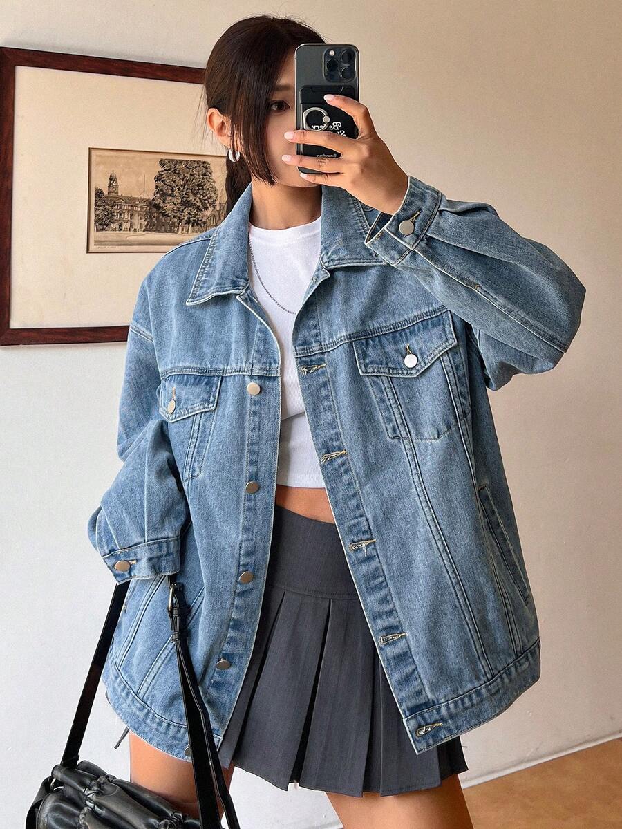 DAZY 女式宽松牛仔夹克,有领子、口袋和装饰细节,长袖 - 淺色水洗藍 - 查看 1