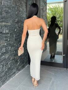 Carolina Barros 春夏新款浪漫 V 领纹理紧腰修身长裙，优雅约会之夜造型