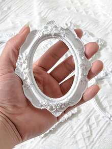 1pc White European Victorian Style Retro Mini Photo Frame Jewelry, Small Photo Frame Shooting Props, Jewelry Positioning Frame, Earrings, Necklaces, Jewelry Placement Props