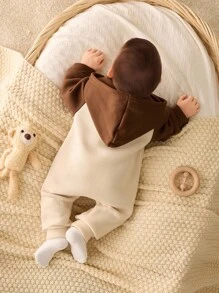 SHEIN Neugeborenes Baby Unisex süßer Patchwork gestrickter Bär Muster verstärkter Kapuzen-Jumpsuit, Herbst/Winter