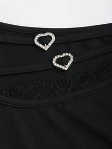 Sweetra 女式新款时尚精致性感不对称肩部蕾丝花边水钻心银饰纽扣修身长袖 T 恤，春秋 - 黑色 - 查看 4