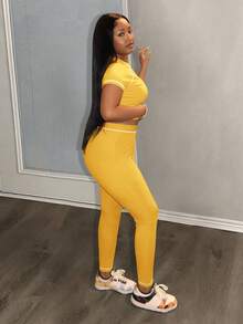 Slaydiva 2025 春夏新款休闲街头百搭运动基础修身绿色圆领短袖短款T恤和撞色腰裤女两件套，适合音乐节、复活节、西部游牧风格、乡村风格、婚礼嘉宾、日常旅行、毕业季、派对聚会、俱乐部、运动健身、瑜伽 - B - 黃色 - 查看 6