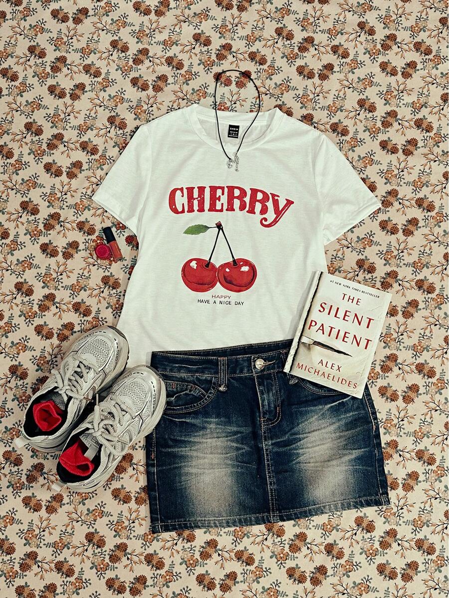 SHEIN EZwear 休閒櫻桃印花修身白色圓領短袖女T恤，適合夏季穿著