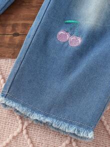 SHEIN Playful Pals 2件組少女時尚可愛櫻桃刺繡長袖T恤與水洗牛仔褲套裝，適合休閒、上學、度假、秋季 - 紫色 - 查看 6