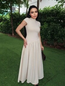 Durrani Popal 简约优雅日常穿着别致纯色短袖修身立领不对称 A 字收腰长裙，女士休闲褶皱无袖立领修身长款卡其色蝙蝠袖拼色，纯色 A 字女式长裙，春夏，休闲日常穿着 - 卡其色 - 查看 1