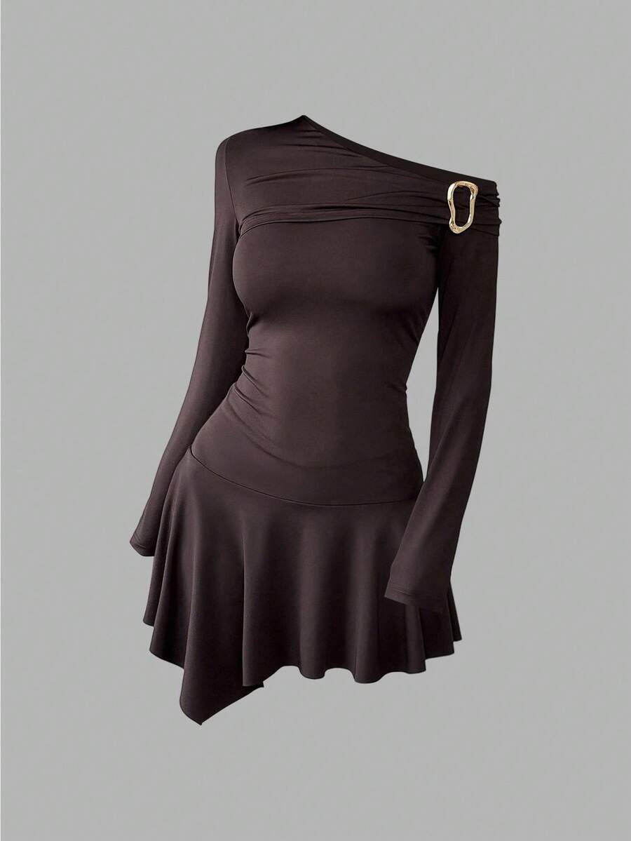 Sweetra Đầm nữ tay dài đính kim loại thời trang thu đông mới thanh lịch, không đối xứng, viền bèo nhún, ôm eo, vai không đối xứng - Cà phê nâu - Xem 1