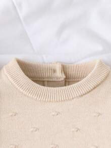 SHEIN Vintaside Kids 女婴毛衣套装 这款女婴毛衣套装可爱、休闲又百搭。套装包含一件米色褶皱蕾丝泡泡针织衫（后背纽扣设计）、一件套头毛衣和一条后领羊毛裤，版型合身。长袖毛衣和帽子也十分百搭。这套两件套适合春、秋、冬三季穿着。 - 白色 - 查看 5