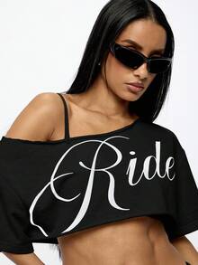 SUMWON Camiseta básica casual de verano de manga corta con diseño de letra de estilo urbano y estampado de texto para mujer de talla grande, con hombros descubiertos y corte cropped