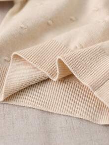 SHEIN Vintaside Kids 女婴毛衣套装 这款女婴毛衣套装可爱、休闲又百搭。套装包含一件米色褶皱蕾丝泡泡针织衫（后背纽扣设计）、一件套头毛衣和一条后领羊毛裤，版型合身。长袖毛衣和帽子也十分百搭。这套两件套适合春、秋、冬三季穿着。 - 白色 - 查看 7