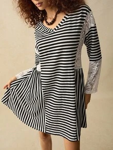 SoleilVie Vestido casual suelto de mujer con cuello en V, parches de encaje y mangas largas a rayas - Blanco y Negro - Ver 4