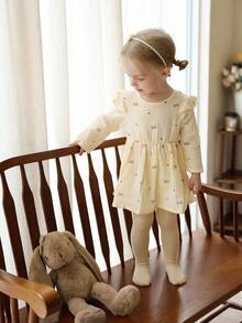 SHEIN Vestido de manga larga con pantalones de mezcla de lino para niñas bebés, ropa de transición cómoda para primavera/otoño, estilo campestre, con estampados florales, lazos y lunares, lindo y versátil - Albaricoque - Ver 4