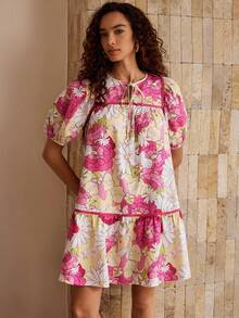 Shutterstock Glamance فستان كاجوال متوسط الطول بأكمام منتفخة قصيرة وربطة عنق مزخرف بطبعات زهرية، مناسب للخروج في فصل الخريف وأناقة في رأس السنة الجديدة - وردي - مشاهدة 1