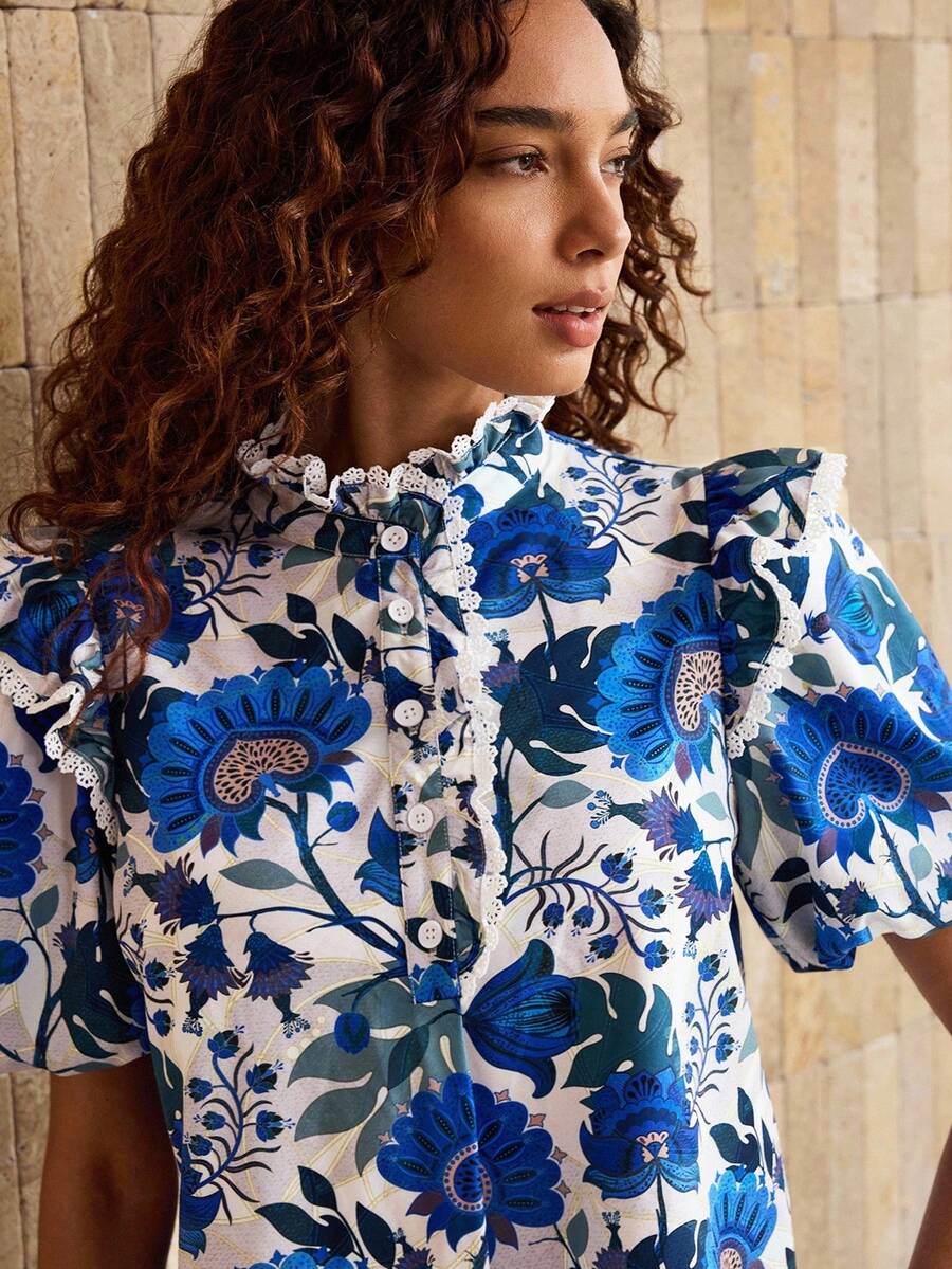 Shutterstock Glamance Blusa de moda con cuello alto, mangas abultadas, botones delanteros y adorno de encaje para salir, elegante y casual para otoño - Azul - Ver 1