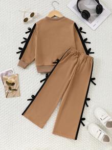 SHEIN 2 件套女童休闲蝴蝶结运动衫和裤子套装，轻便春夏季服装 - 卡其色 - 查看 2