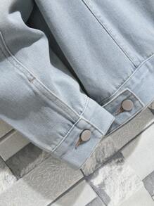 Manfinity Homme 时尚男士现代休闲浅色水洗牛仔夹克，采用经典领口、袖口长度和实用胸袋设计，是一款百搭的男士牛仔单品。 - 淺色水洗藍 - 查看 5