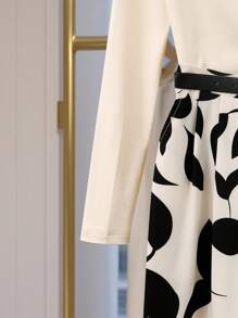 Franclia New Autumn High-End Knitted Top With A Swing Collar Design, A Patchwork Print Pattern, And A Black Metal Belt. Long-Sleeved Women's Jumpsuit For Commuting And Going Out. Women's Going-Out Tops. Women's Autumn Clothing Matching. Women's Office Wear. Women's Jumpsuit. Fall Cloth For Women - Apricot - View 4