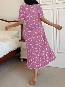 CottageSlumber 女式碎花荷叶边蕾丝性感 V 领蝴蝶结轻盈牛奶丝睡袍，浪漫舒适中长连衣裙，薰衣草色 - 淡紫色 - 查看 2