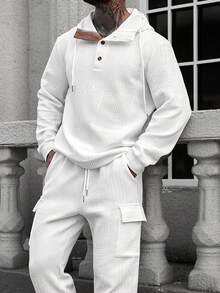 Manfinity LEGND 男款压花面料半开前开襟连帽衫 + 多口袋抽绳运动裤套装 - 白色 - 查看 1