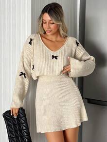 EURMUSE Bộ đồ len 2 món dáng rộng, cổ bẻ lệch màu trơn, tay loe, dáng rộng, có nơ màu tương phản và chân váy len xếp ly màu trơn cạp cao, thích hợp mặc vào cuối tuần, thường ngày mùa thu đông dành cho nữ Y2K - trắng - Xem 4