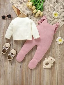 SHEIN Vintaside Kids 精致婴幼儿针织毛衣套装，手工钩织3D花卉外套，搭配荷叶边精致吊带连体衣，配以甜美头饰，温暖呵护宝宝成长的每一步，展现温馨童趣与时尚品味 - 粉色 - 查看 2