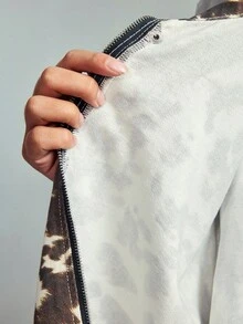 ROMWE MEN Street Life Men's Cow Print Letter Embroidered Drop Shoulder Casual Denim Jacket