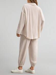 Comfylo Set de 2 piese pentru femei, mărime plus, culoare solidă, cu umeri căzuți, mânecă lungă, cămașă cu un singur nasture și pantaloni cu șnur, casual