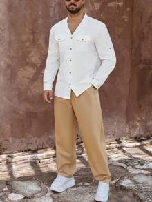 Manfinity Homme 男士白色口袋前扣长袖衬衫和卡其色裤子套装，秋季服装 - 彩色 - 查看 6