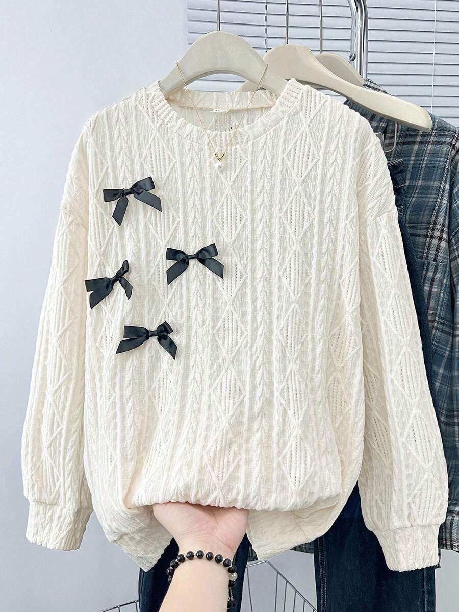 SHEIN 少女宽松休闲圆领撞色立体黑丝带蝴蝶结装饰圆领套头衫纹理面料长袖运动衫，返校，可爱，度假家庭户外春季野餐日常穿着，适合各种场合针织蝴蝶结运动衫 - 白色 - 查看 1