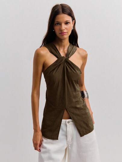 Nöista 结饰露背上衣，前领口扭褶，前开衩。无袖修身剪裁，灵感源自Y2K。百搭百搭，是秋季女装、秋季服装、女士外出上衣、女士演唱会服装以及商务休闲女装的理想之选。是夜间外出、性感夜店装以及返校季的完美之选。